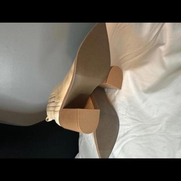 Chelsea Style Tan Bootie, Size 5.5, Never worn - Picture 3 of 3